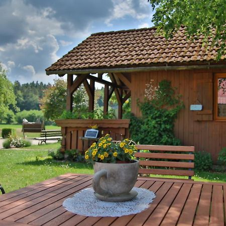 Heumanns Blockhaeuser Am Wald Hotel Pottenstein Exterior photo