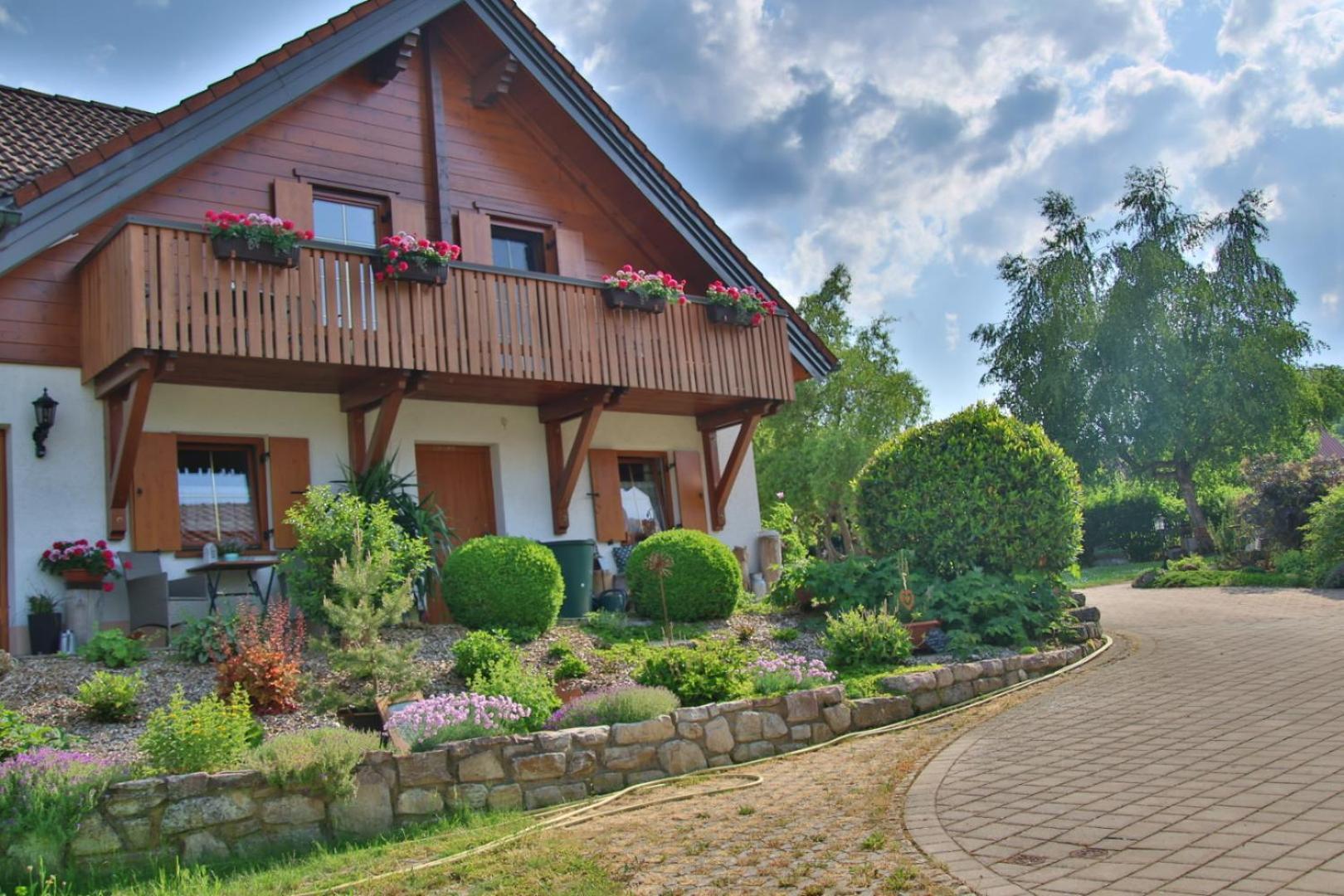 Heumanns Blockhaeuser Am Wald Hotel Pottenstein Exterior photo