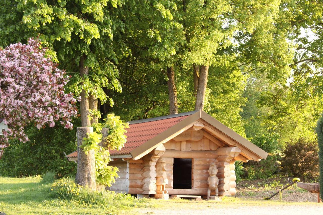 Heumanns Blockhaeuser Am Wald Hotel Pottenstein Exterior photo