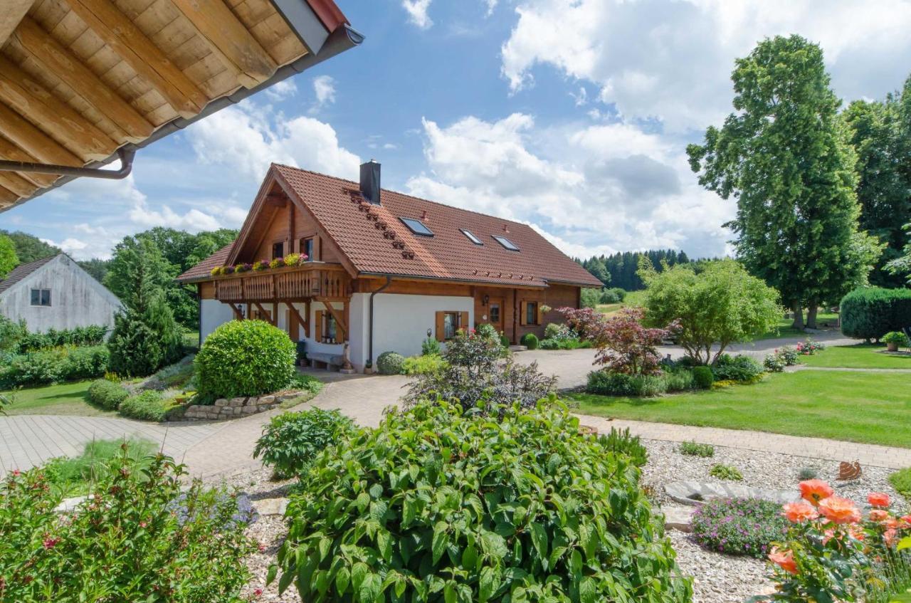 Heumanns Blockhaeuser Am Wald Hotel Pottenstein Exterior photo