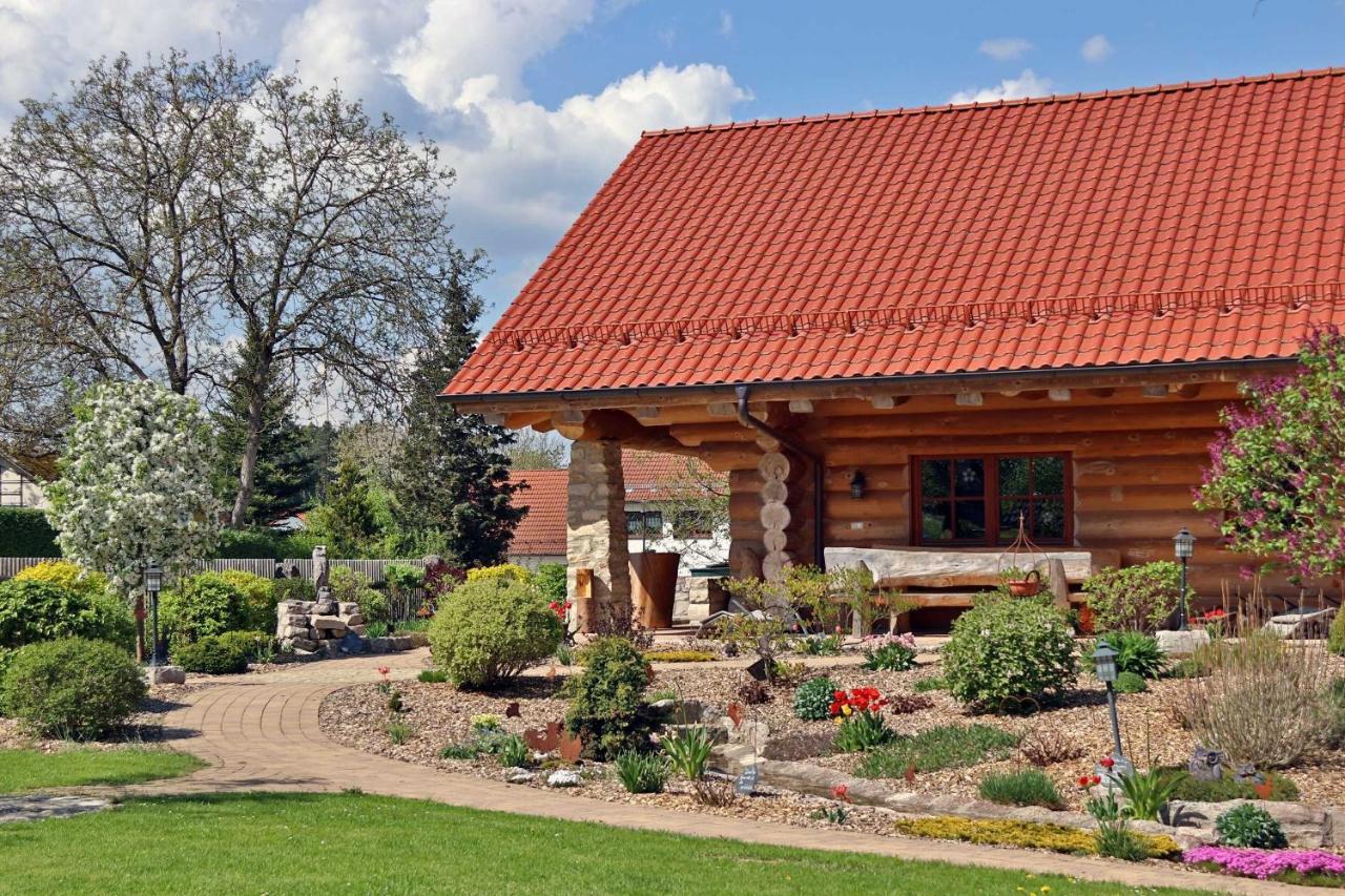 Heumanns Blockhaeuser Am Wald Hotel Pottenstein Exterior photo